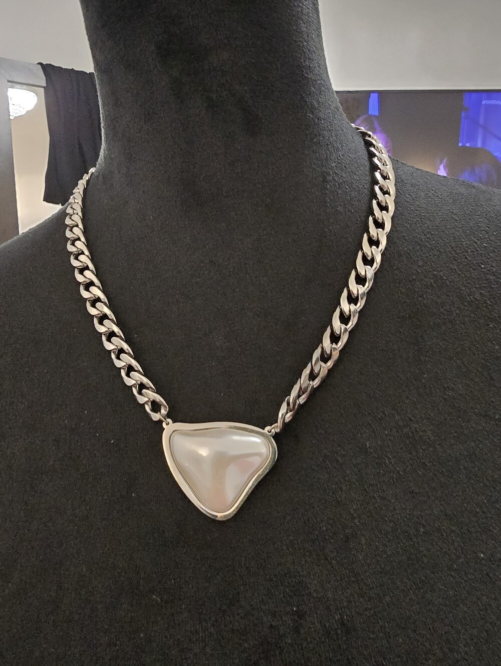 Vintage Silver-Tone Chunky Chain Necklace with Iridescent Triangle Pendant
